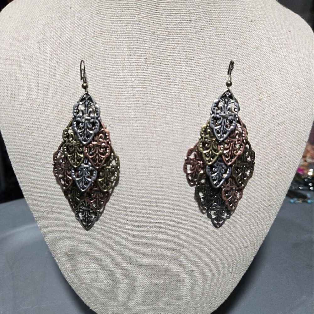 Dangling tri color fashion earrings